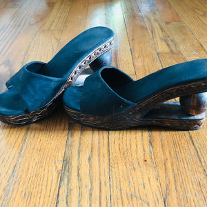 Indonesian Carved Wooden Black/Brown Heels Sz 7